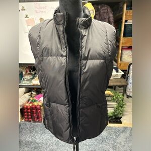 Old Navy. Men’s puffer vest. Size small